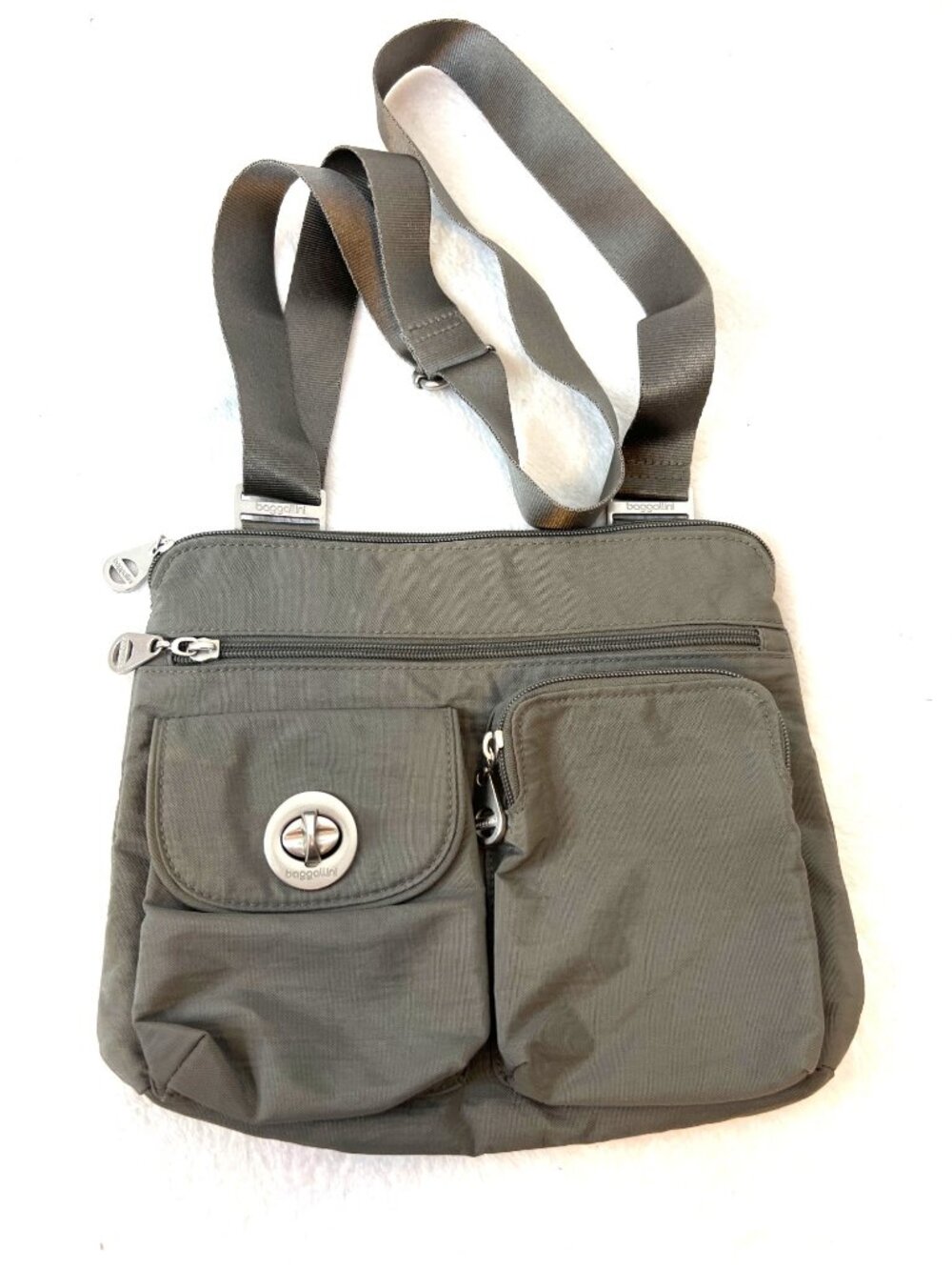 Baggallini Sydney Crossbody Gray Yellow Interior Many Pockets Organizer Purse